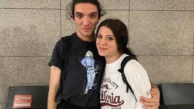 Polis liseye baskın yapıp iki öğrenciyi 'Cumhurbaşkanı'na hakaret' suçundan gözaltına aldı