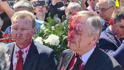 Polonya'da büyükelçiye 'Zafer Günü'nde boyalı saldırı