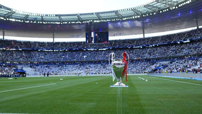 Şampiyonlar Ligi finali olaylı başladı: Paris adeta kilitlendi