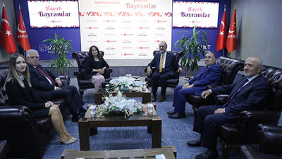 Siyasi partiler bayramlaşıyor