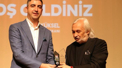Uluslararası Üniversite Tiyatro Bölümleri Festivali’nin Açılışında Müjdat Gezen’e Onur Ödülü