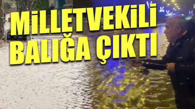 Yağmur caddeleri göle çevirdi, araçlar zarar gördü