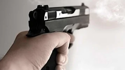 2 yaşındaki çocuk, babasını silahla vurarak öldürdü