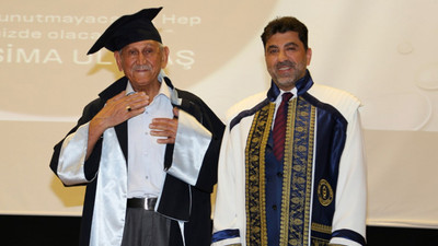 73 yaşındaki Emekli astsubay üniversite mezunu oldu