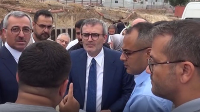 AKP'li Ünal'a soru sormak isteyen gazeteciye polis engel oldu