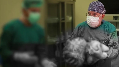 Ameliyat için hastasının karnını açtı; gördüğü karşısında şok oldu