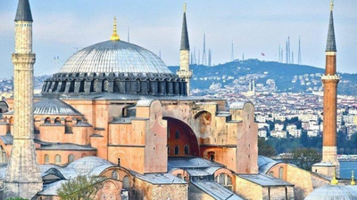 Ayasofya'nın mermerlerini kırdılar