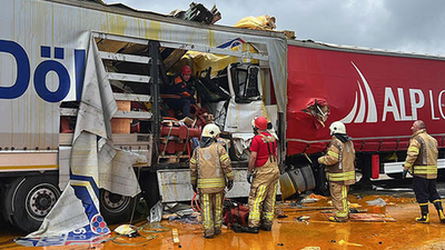 Beykoz'da iki TIR çarpıştı: Yaralılar var