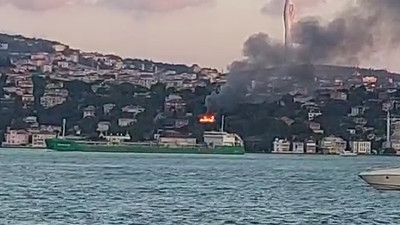 Beylerbeyi'de korkutan yangın: Alevler Avrupa yakasından görüldü