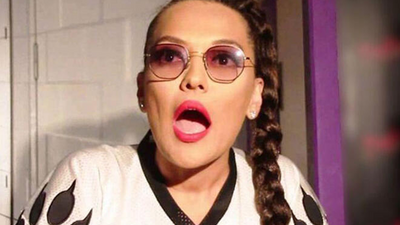 Demet Akalın'dan mülteci tepkisi: Arkadaşımın poposunu çekmiş