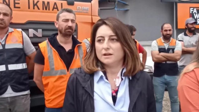 İBB'nin AFAD'ın talebiyle Bartın'a gönderdiği iş makinaları, itfaiye müdürlüğü önünde bekletiliyor