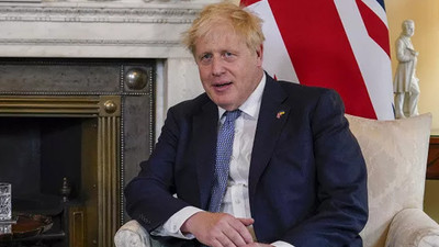 İngiltere Başbakanı Johnson koltuğunu korumayı başardı