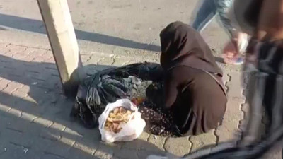 İstanbul'da 3 çocuk annesi bir kadın çöpten ekmek toplarken görüntülendi 