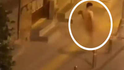 İstanbul'da bir vatandaş çırılçıplak koştu, önüne gelen her şeye tekme attı