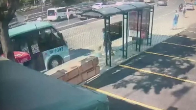 İstanbul'da minibüsün çarptığı kadın hayatını kaybetti