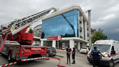 Kan bağışı merkezinde çıkan yangında arşivdeki belgeler yandı