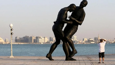 Katar tepkiler nedeniyle kaldırılan heykeli 9 yıl sonra tekrar görücüye çıkarıyor