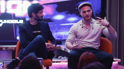 Kerem Bürsin, La Casa De Papel'in ünlü oyuncusu ile ortak oldu 