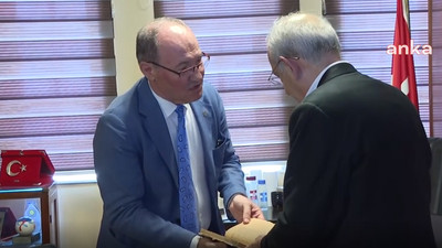 Kılıçdaroğlu, İzmir'de Milli Kütüphane Vakfı'nı ziyaret etti: 80 yıl sonra gelen ilk genel başkan sizsiniz