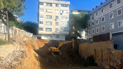 Korku dolu anlar: Otoparkı çöken bina mühürlendi