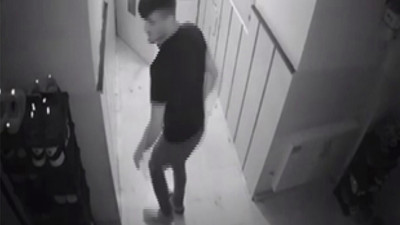 Misafir geldiği apartmanda ayakkabı avına çıktı