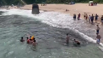 Rüzgara rağmen denize giren 4 vatandaş ölümle burun buruna geldi