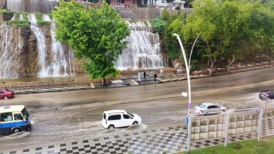 Sağanak yağış nedeniyle su basan binada bir kişinin cansız bedenine ulaşıldı