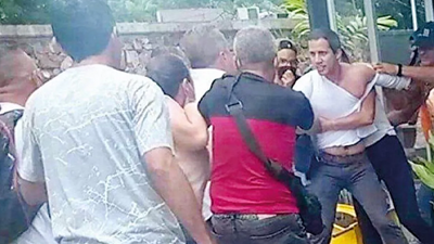 Venezuela devlet başkanı Guaido restoranda saldırıya uğradı