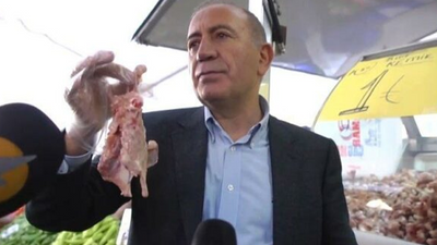 Yurttaş, esnaf gezisi yapan CHP'li Tekin'e dert yandı: Artık tavuğun kemiğini bile zor alıyoruz