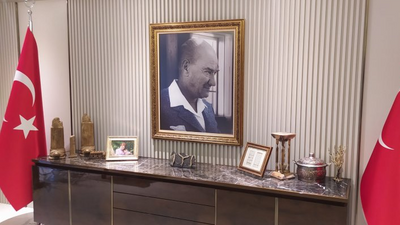 Altılı masanın arkasındaki konsolda yer alan simgelerin anlamı ortaya çıktı