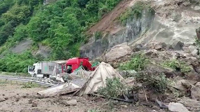 Artvin'de toprak kayması!: 1 ölü, 2 yaralı var