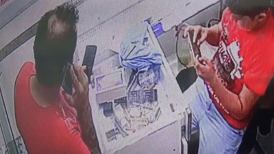 Babasının yerine dükkana bakarken hırsızlığa uğrayan çocuk gözyaşlarına boğuldu