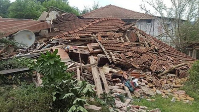 Bayram ziyaretine giden ailenin evi çöktü