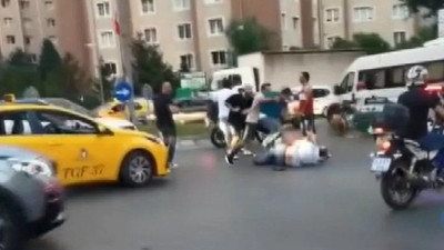 Beylikdüzü’nde yol verme tartışması yumruklu kavgaya dönüştü