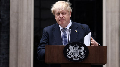 Boris Johnson istifa etti