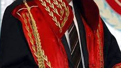 Hakim okul basıp öğretmeni tehdit etti