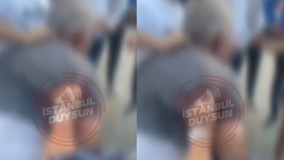 Kadınların videosunu çekip özür dileyen adama meydan dayağı attılar 