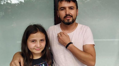 Kafasına yorgun mermi isabet eden baba kızının gözü önünde yere yığıldı