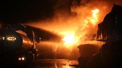 Kahramanmaraş'ta geri dönüşüm tesisinde yangın çıktı