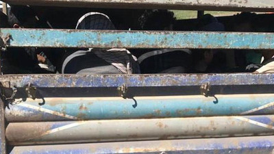 Kamyonette 35 kaçak göçmen yakalandı