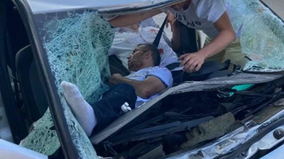 Köprüden atlayıp otomobilin üstüne düştü: 3 yaralı