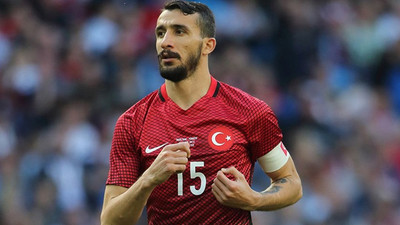 Mehmet Topal futbol hayatını sonlandırdı