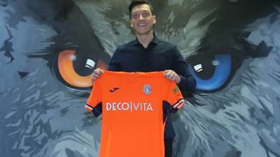 Mesut Özil Başakşehir ile sözleşme imzaladı
