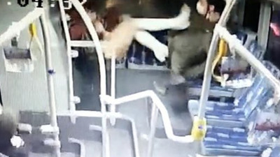 Metrobüste iğrenç taciz... Kadından tekme tokat dayak yedi 