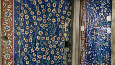 Topkapı Sarayı’nda rezalet görüntüler: 500 yıllık çinileri matkapla deldiler