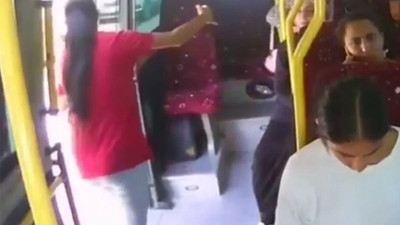 Minibüsün kapısını açık bırakıp yolcunun ölümüne sebep olan şöför tutuklandı