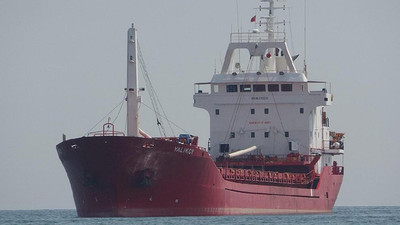 93 metre uzunluğundaki gemi, Çanakkale Boğazı'nda karaya oturdu