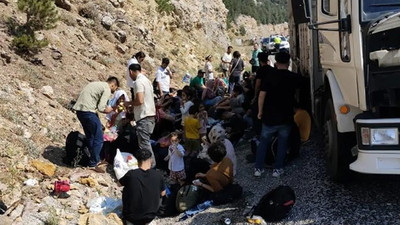 Arızalanan kamyondan 72 düzensiz göçmen çıktı 