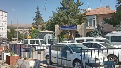 Çığlık seslerinin geldiği eve giden komşular dehşete düştü: 20 günlük bebeğini döverek öldürdü