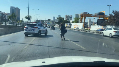 D-100’de yoldan geçenlere bıçakla saldıran saldırgan polise zor anlar yaşattı